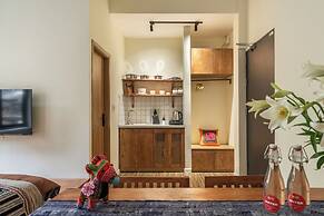 Amazing French VILLA Hoan Kiem Lake