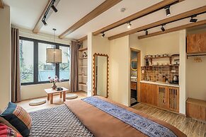 Amazing French VILLA Hoan Kiem Lake