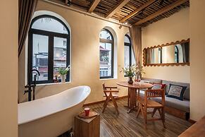 Amazing French VILLA Hoan Kiem Lake