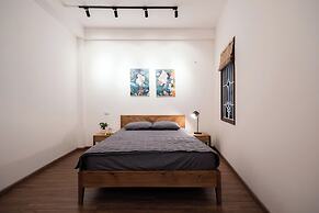 Sunny Greenery oasis in downtown