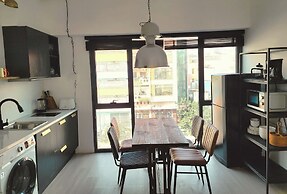 Sunny Greenery oasis in downtown