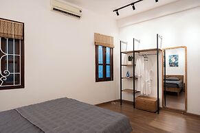 Sunny Greenery oasis in downtown