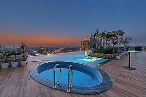 Skyline luxury in pink city