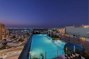 Skyline luxury in pink city