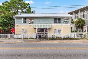 Rileys Retreat - 3BR 2BA Home With Private Pool and Gas Grill!