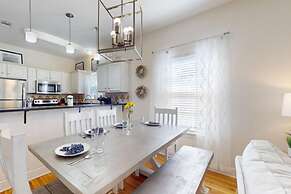 Rileys Retreat - 3BR 2BA Home With Private Pool and Gas Grill!