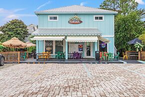 Rileys Retreat - 3BR 2BA Home With Private Pool and Gas Grill!