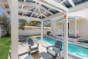 Rileys Retreat - 3BR 2BA Home With Private Pool and Gas Grill!