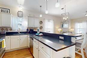 Rileys Retreat - 3BR 2BA Home With Private Pool and Gas Grill!