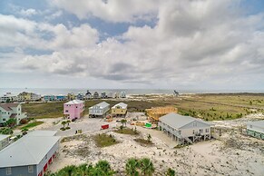 2 Mi to Beach: Condo w/ Balcony in Gulf Shores!