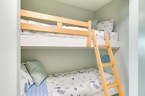 2 Mi to Beach: Condo w/ Balcony in Gulf Shores!