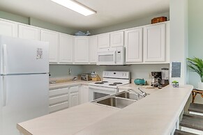 2 Mi to Beach: Condo w/ Balcony in Gulf Shores!