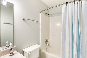 2 Mi to Beach: Condo w/ Balcony in Gulf Shores!