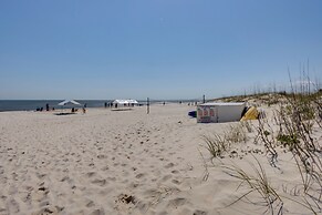 2 Mi to Beach: Condo w/ Balcony in Gulf Shores!