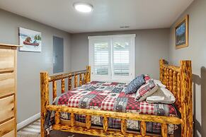 Deck w/ Hot Tub: Ashton 'cozy Cub Cabin'