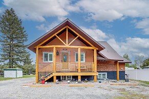 Deck w/ Hot Tub: Ashton 'cozy Cub Cabin'