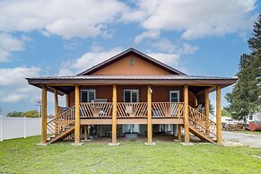 Deck w/ Hot Tub: Ashton 'cozy Cub Cabin'
