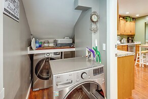 Deck w/ Hot Tub: Ashton 'cozy Cub Cabin'