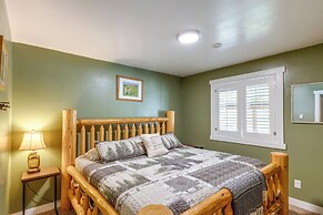 Deck w/ Hot Tub: Ashton 'cozy Cub Cabin'