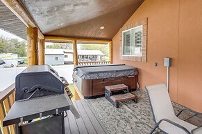 Deck w/ Hot Tub: Ashton 'cozy Cub Cabin'