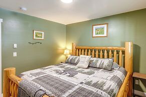 Deck w/ Hot Tub: Ashton 'cozy Cub Cabin'