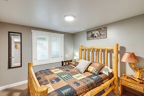 Deck w/ Hot Tub: Ashton 'cozy Cub Cabin'