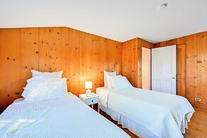 Walk to Amagansett Beach: Cottage w/ Deck!