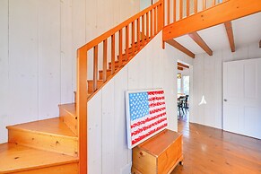 Walk to Amagansett Beach: Cottage w/ Deck!