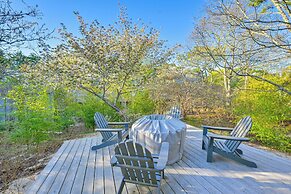 Walk to Amagansett Beach: Cottage w/ Deck!