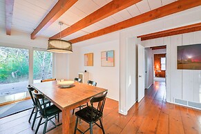 Walk to Amagansett Beach: Cottage w/ Deck!