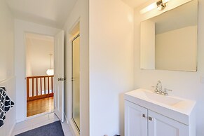 Walk to Amagansett Beach: Cottage w/ Deck!