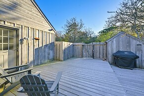 Walk to Amagansett Beach: Cottage w/ Deck!