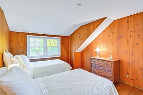 Walk to Amagansett Beach: Cottage w/ Deck!