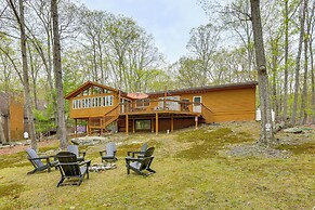 1/2 Mi to Boat Ramp: Lake Wallenpaupack Retreat!