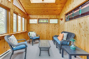 1/2 Mi to Boat Ramp: Lake Wallenpaupack Retreat!