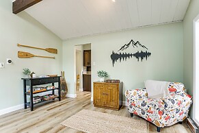 1/2 Mi to Boat Ramp: Lake Wallenpaupack Retreat!