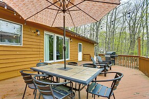 1/2 Mi to Boat Ramp: Lake Wallenpaupack Retreat!