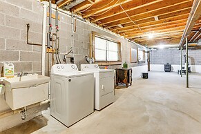 1/2 Mi to Boat Ramp: Lake Wallenpaupack Retreat!