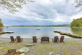1/2 Mi to Boat Ramp: Lake Wallenpaupack Retreat!