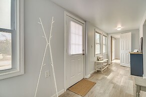 1 Mi to Story Land: Mtn-view Gem in Bartlett!