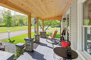 Walk to River & Trails: Cozy Damascus Cottage!