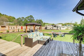 Walk to River & Trails: Cozy Damascus Cottage!