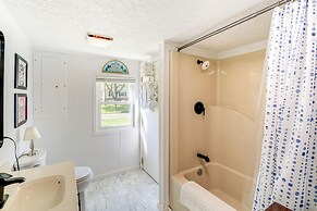 Walk to River & Trails: Cozy Damascus Cottage!