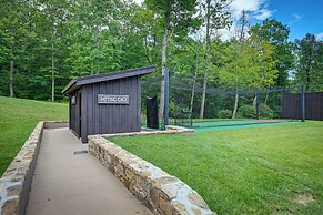 Deck & Mountain Views: 'black Chalet' in Glenville