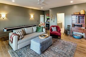 Deck & Mountain Views: 'black Chalet' in Glenville