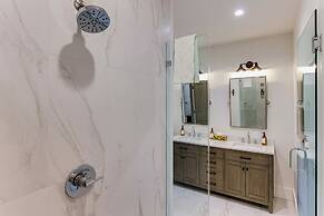 Deck & Mountain Views: 'black Chalet' in Glenville