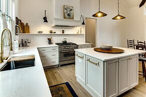 Deck & Mountain Views: 'black Chalet' in Glenville