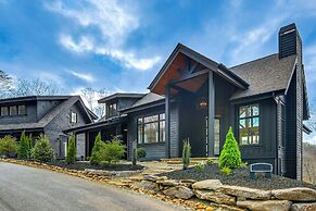Deck & Mountain Views: 'black Chalet' in Glenville