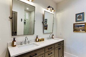 Deck & Mountain Views: 'black Chalet' in Glenville