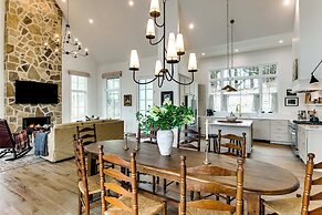 Deck & Mountain Views: 'black Chalet' in Glenville